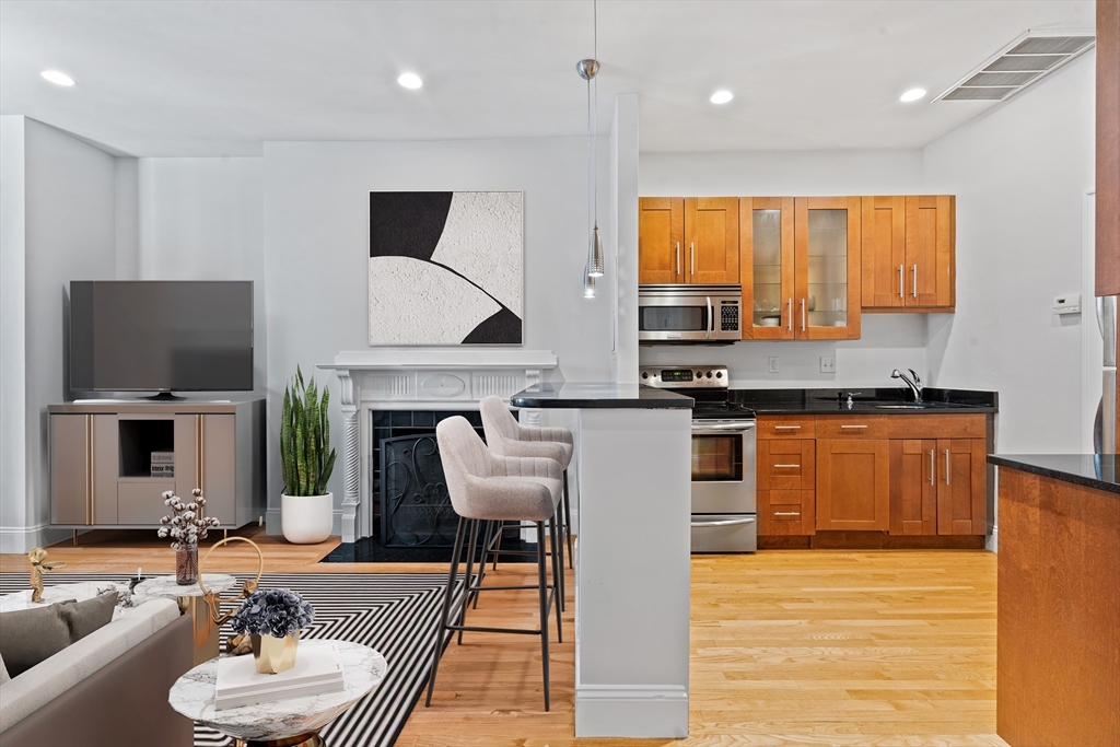15 Garrison Street, Unit 8 Boston, MA 02116 - Photo 2 of 9