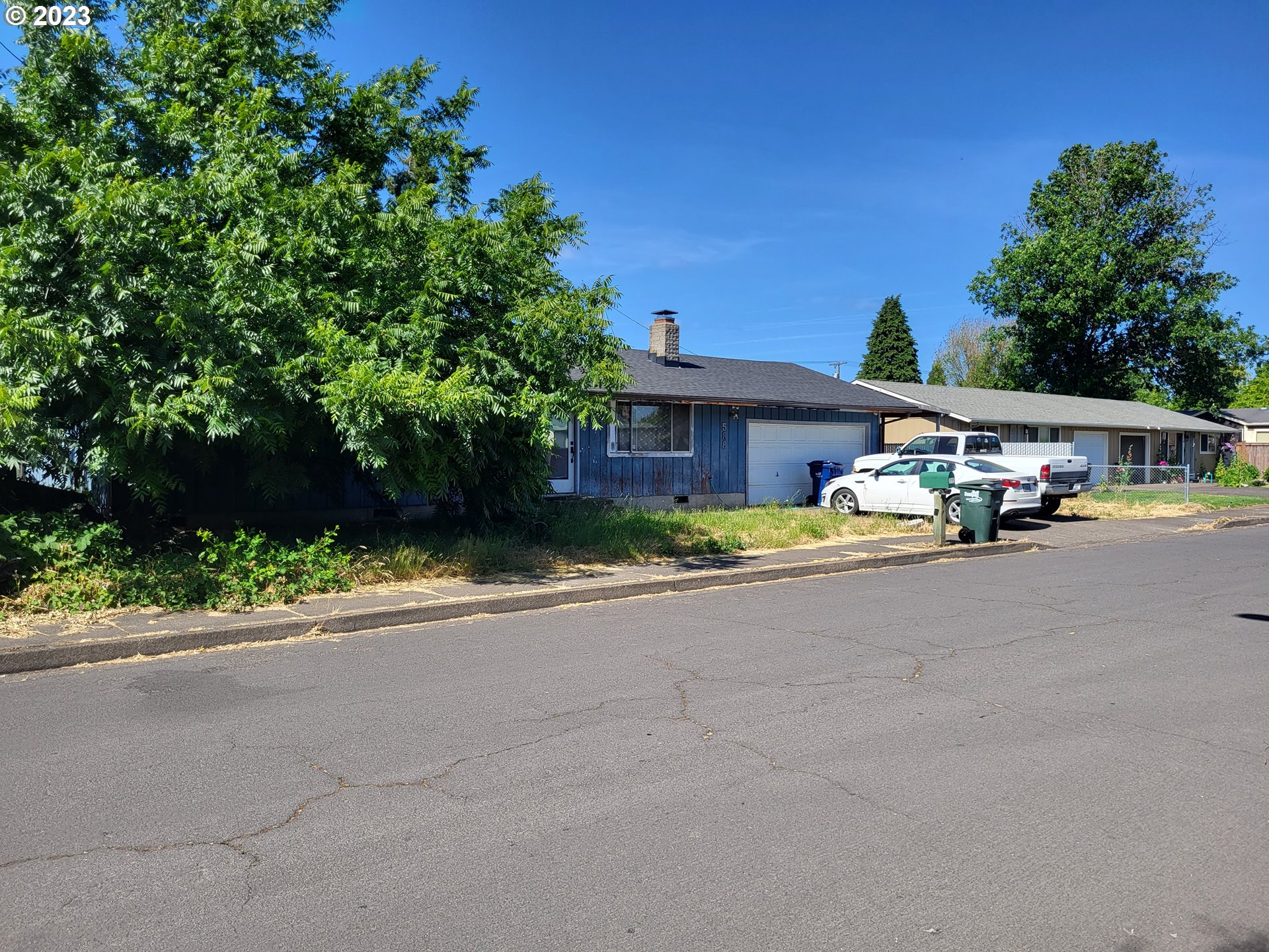 588 37th Street Springfield, OR 97478 - Photo 4 of 18 a view of street with parked cars