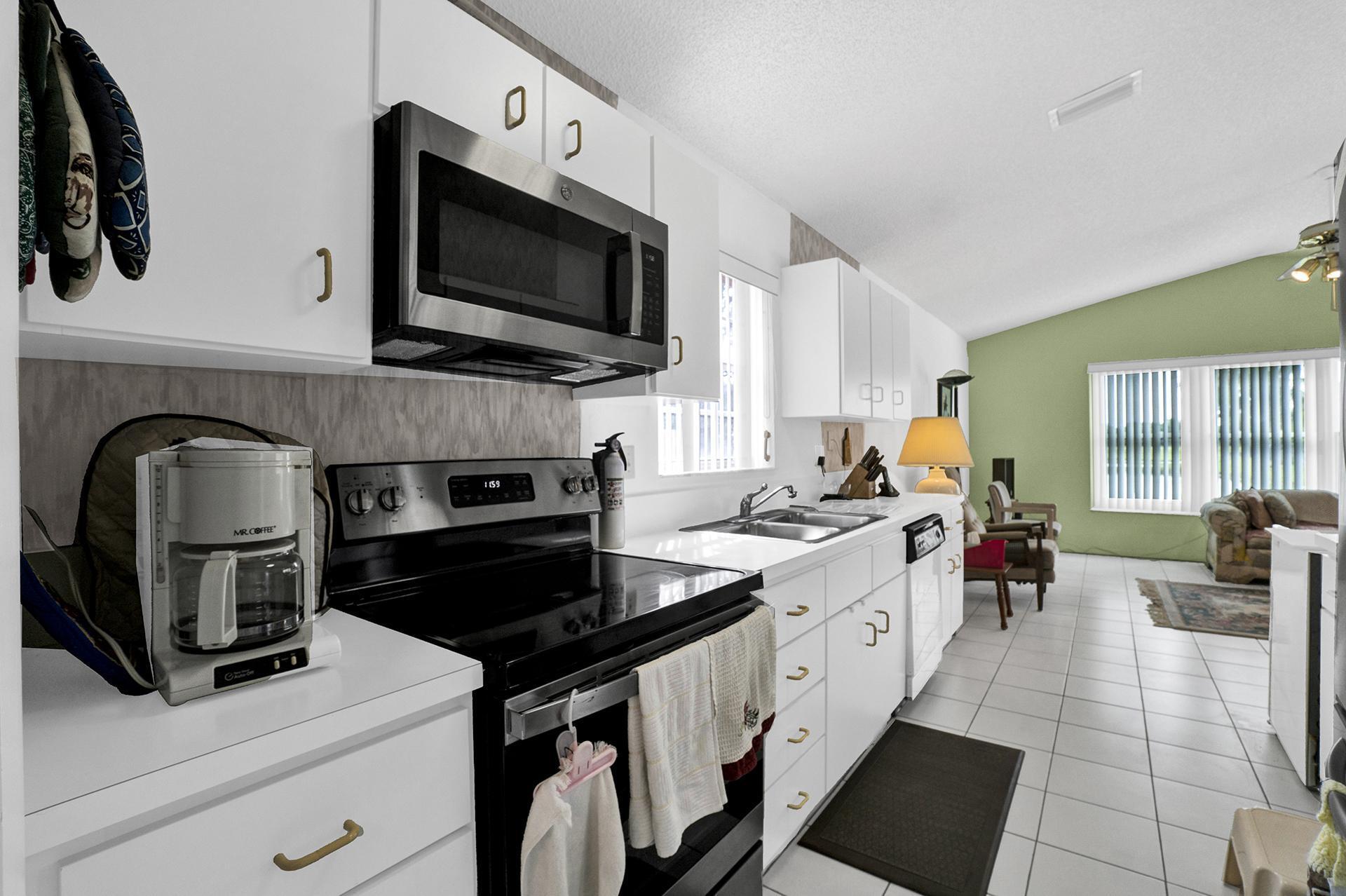 22584 Middletown Drive Boca Raton, FL 33428 - Photo 11 of 38 Kitchen