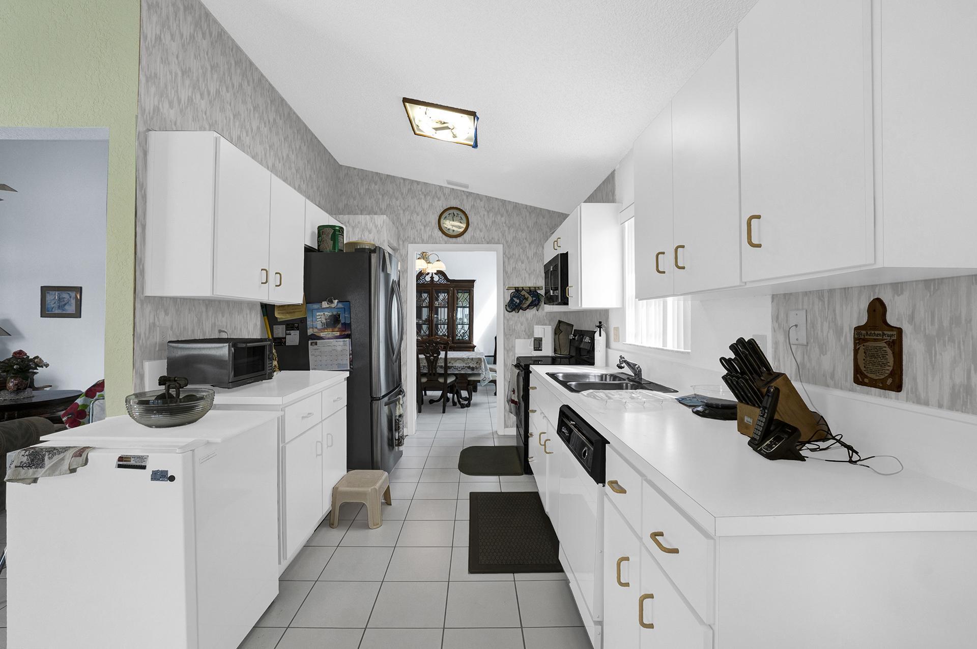 22584 Middletown Drive Boca Raton, FL 33428 - Photo 14 of 38 Kitchen