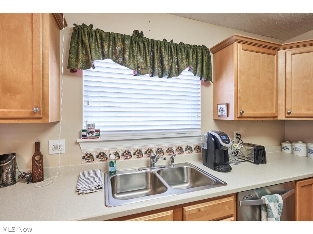 753 Rivers Edge Lane, Unit 14 Painesville, OH 44077 - Photo 15 of 27 Gallery Image 15