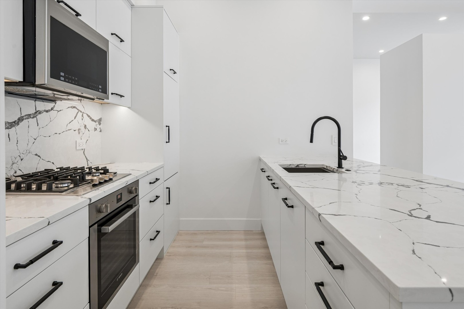 949 West Madison Street, Unit 406 Chicago, IL 60607 - Photo 5 of 17