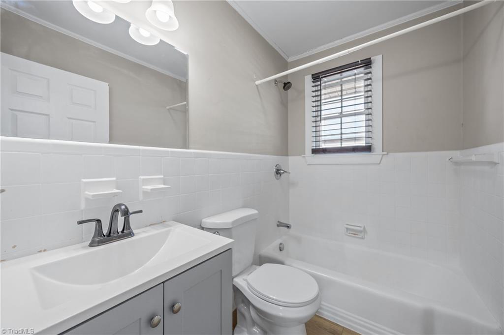 513 Saunders Place, Unit A & B High Point, NC 27260 - Photo 10 of 33 Full bathroom with single vanity and shower & tub combo at 511 Saunders Place, Unit B.