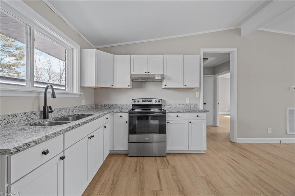 513 Saunders Place, Unit A & B High Point, NC 27260 - Photo 3 of 33 Kitchen-511 Saunders Place, Unit B