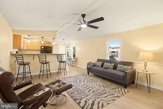 a view of a livingroom with furniture and a ceiling fan