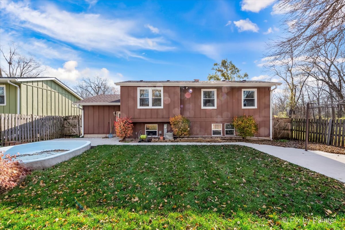 316 Ralph Court Island Lake, IL 60042 - Photo 4 of 22 Gallery Image 4