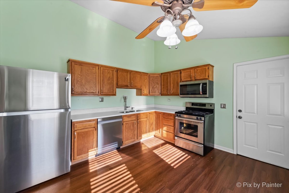 316 Ralph Court Island Lake, IL 60042 - Photo 8 of 22 Gallery Image 8