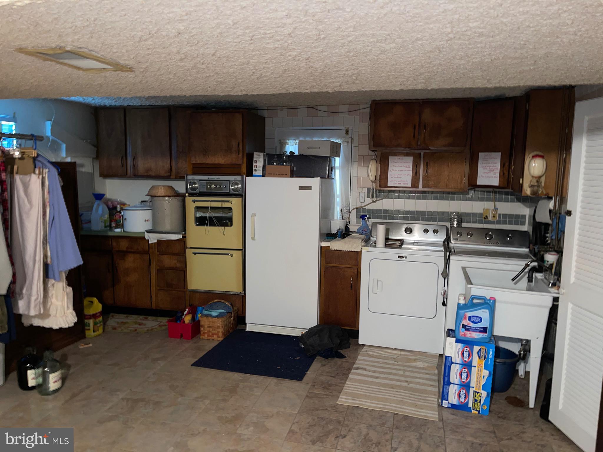 12815 Glynis Road Clinton, MD 20735 - Photo 10 of 39 Basement with 2nd kitchen