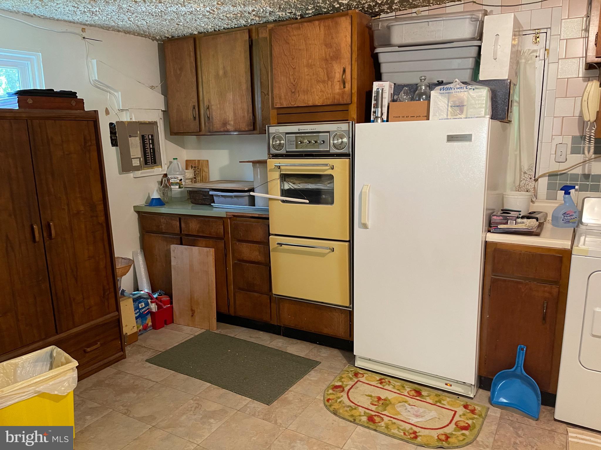 12815 Glynis Road Clinton, MD 20735 - Photo 22 of 39 Extra double oven