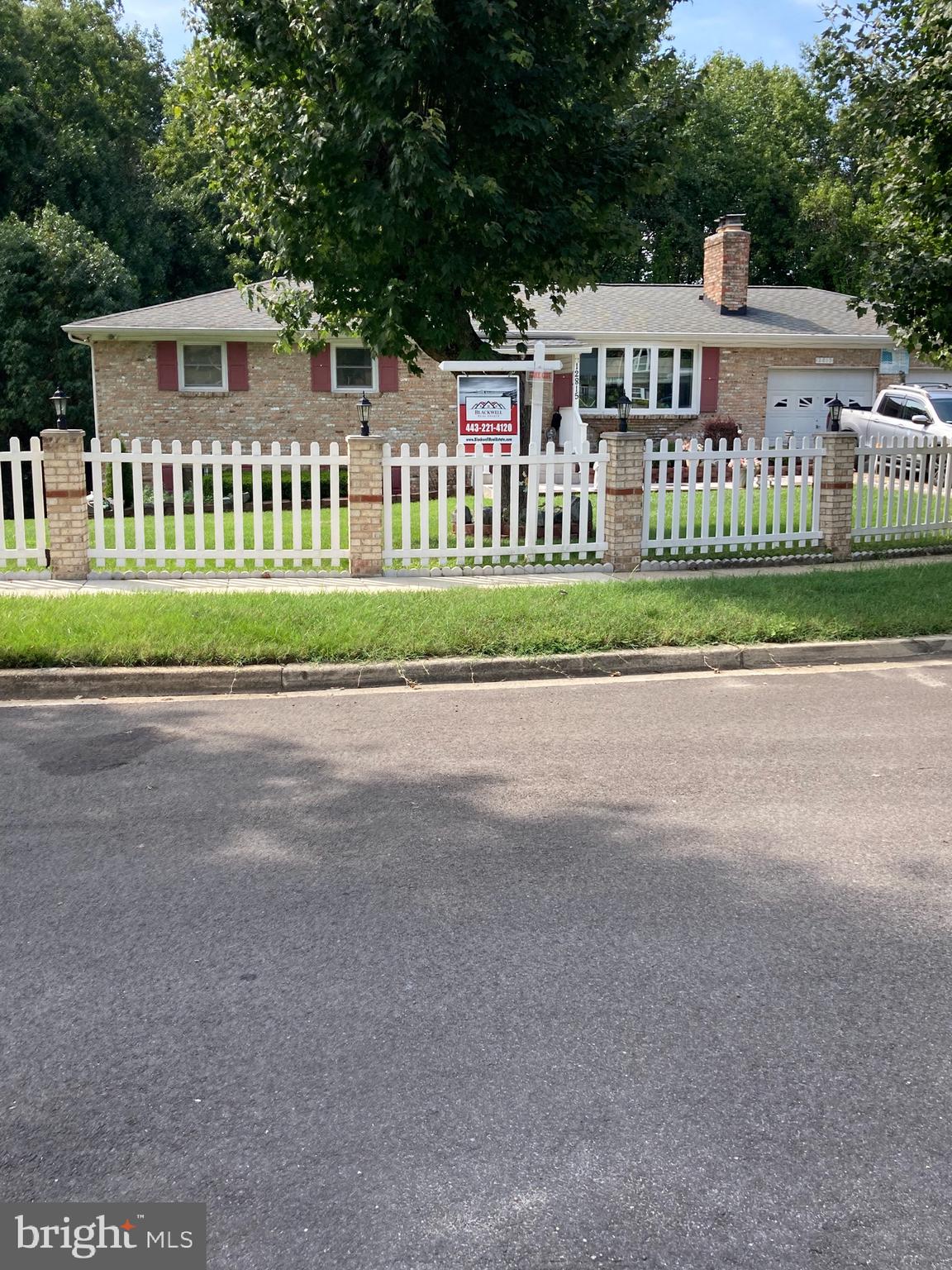 12815 Glynis Road Clinton, MD 20735 - Photo 4 of 39 Vinyl fence with custom brick work