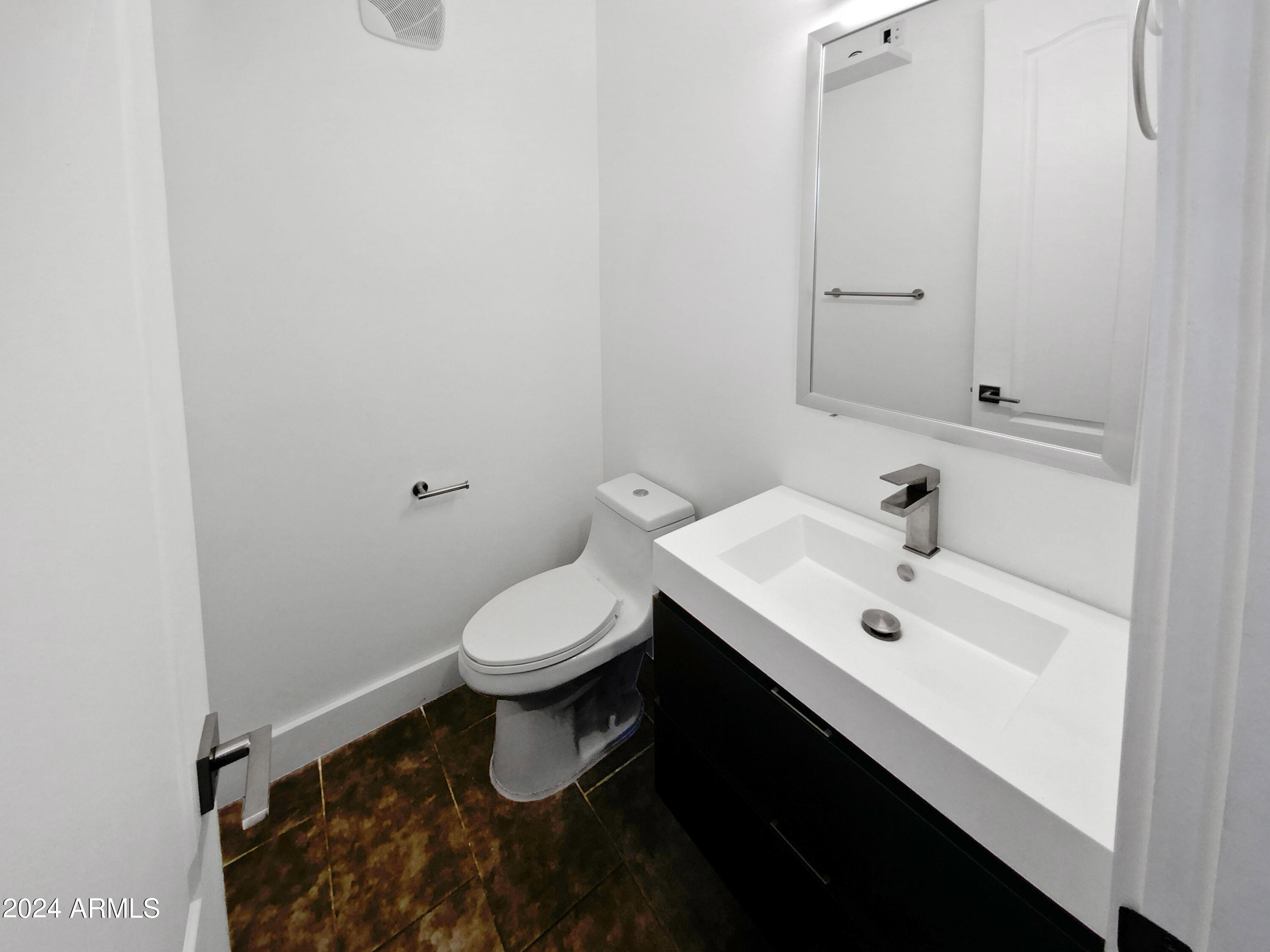 2478 East Roma Avenue Phoenix, AZ 85016 - Photo 8 of 20 listing_4