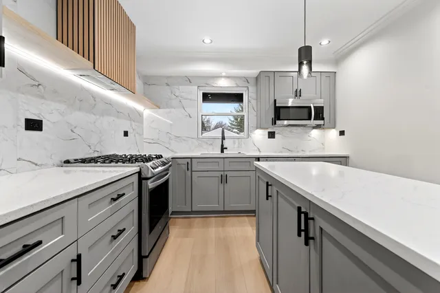 $759,000 | 426 Argyll Lane, Hoffman Estates, IL 60169