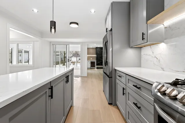 $759,000 | 426 Argyll Lane, Hoffman Estates, IL 60169