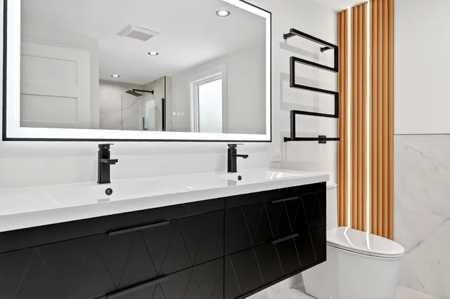 $759,000 | 426 Argyll Lane, Hoffman Estates, IL 60169