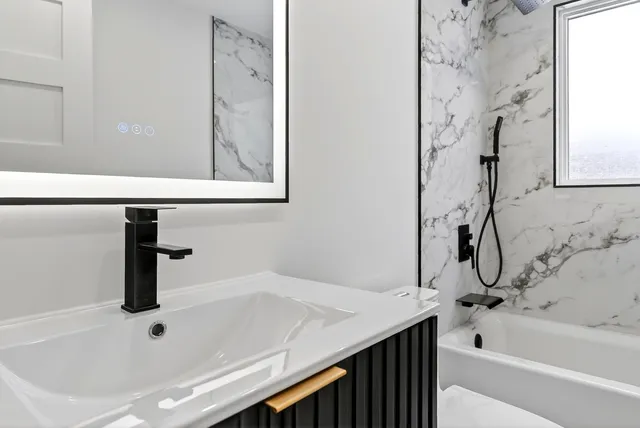 $759,000 | 426 Argyll Lane, Hoffman Estates, IL 60169