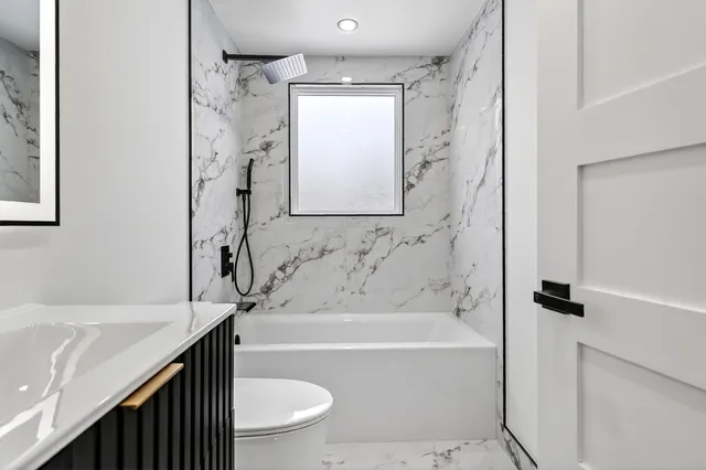 $759,000 | 426 Argyll Lane, Hoffman Estates, IL 60169