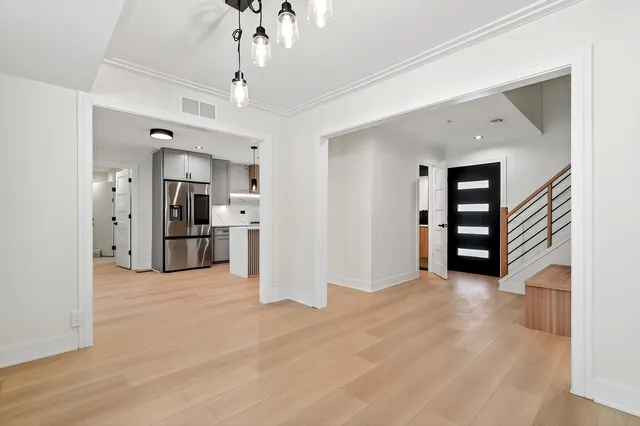 $759,000 | 426 Argyll Lane, Hoffman Estates, IL 60169