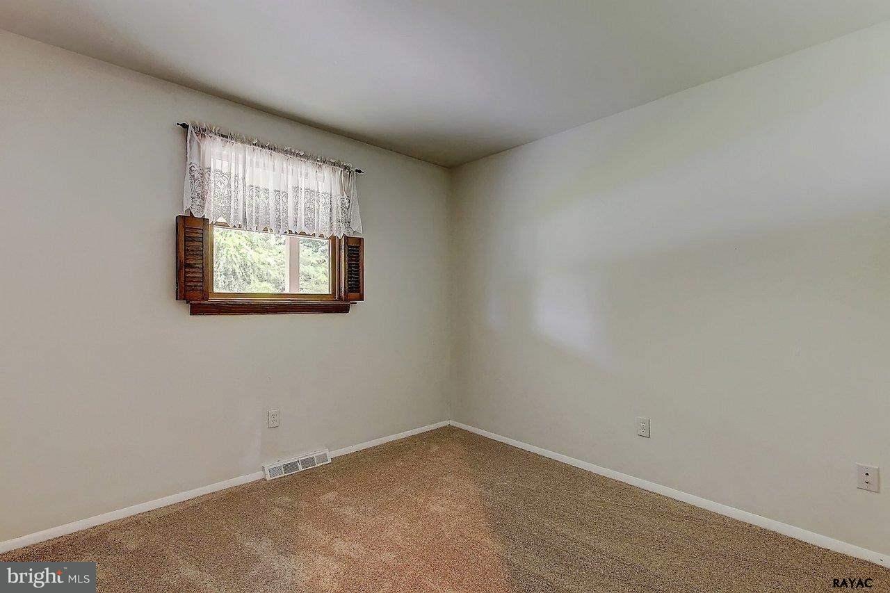 1087 Canadochly Road York, PA 17406 - Photo 11 of 25 Gallery Image 11