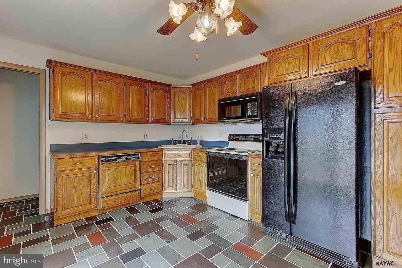 1087 Canadochly Road York, PA 17406 - Photo 5 of 25 Gallery Image 5