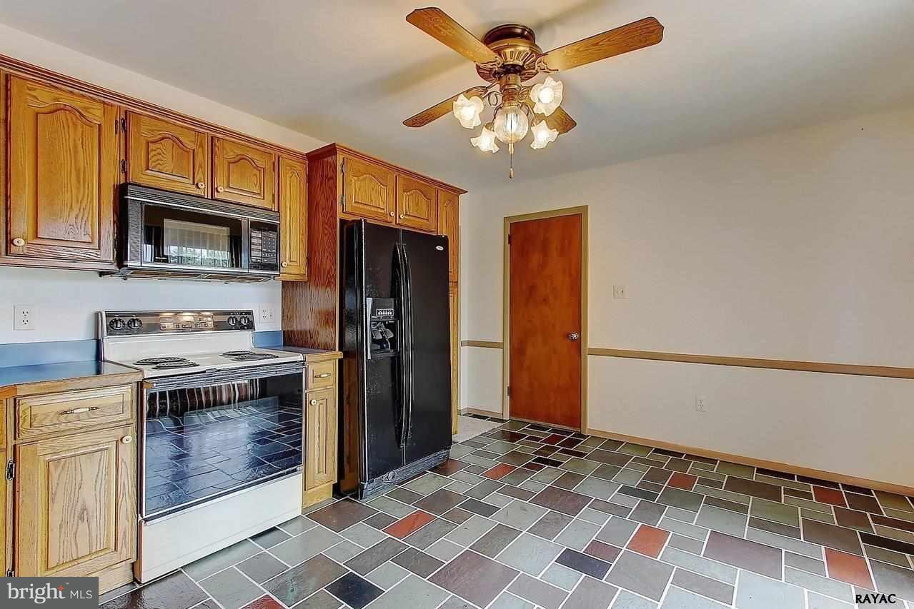 1087 Canadochly Road York, PA 17406 - Photo 6 of 25 Gallery Image 6