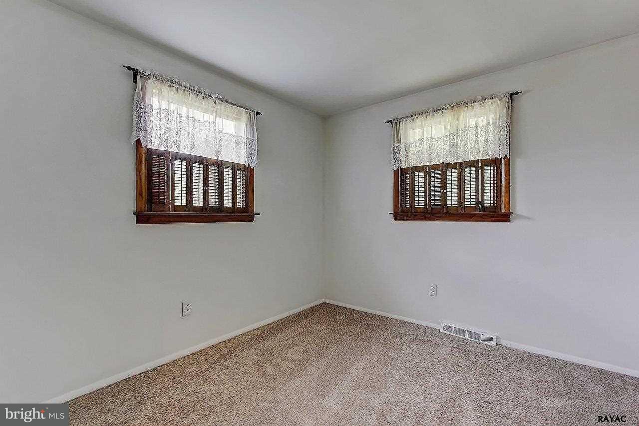 1087 Canadochly Road York, PA 17406 - Photo 10 of 25 Gallery Image 10
