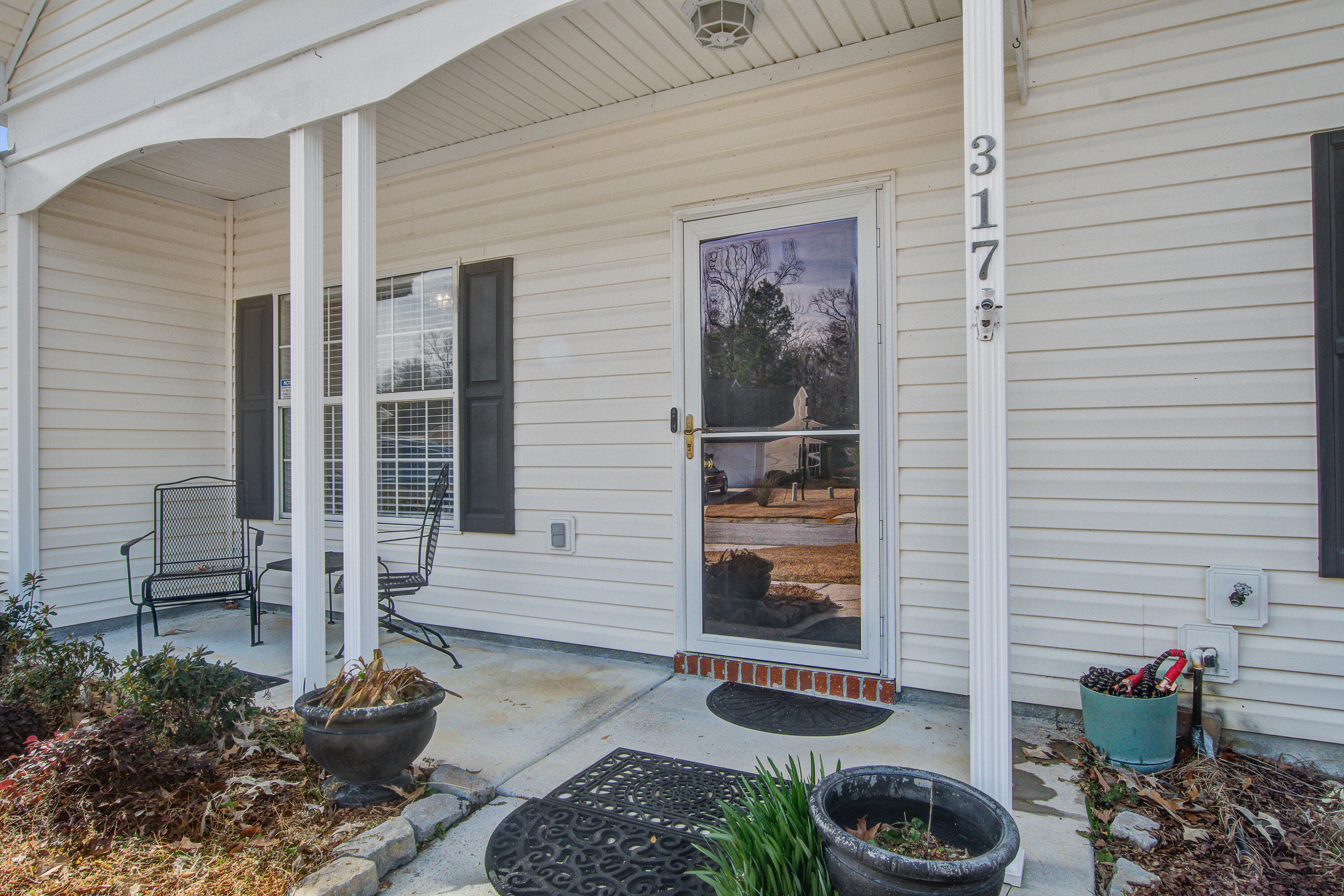 317 Dupont Way Summerville, SC 29485 - Photo 5 of 33 317 (5)