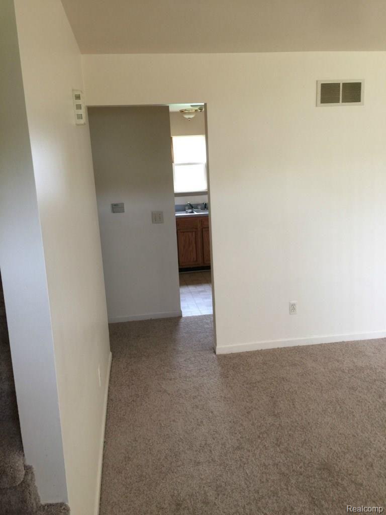 8142 Toepfer Road Warren, MI 48089 - Photo 12 of 23 IMG_0925.jpg