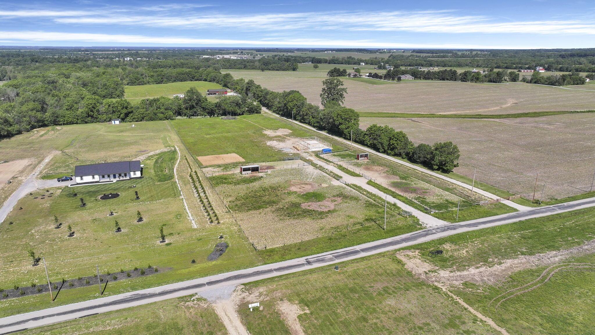25415 Shoemaker Road Circleville, OH 43113 - Photo 6 of 17