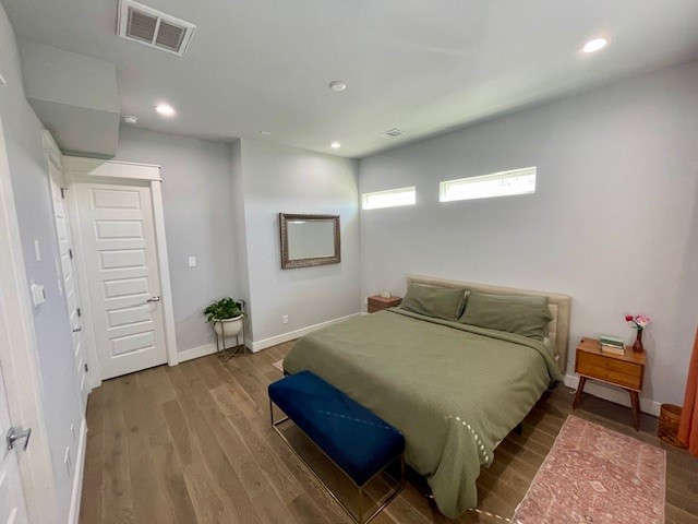808 Fisher Street, Unit A Houston, TX 77018 - Photo 18 of 33 a bedroom with a bed and a dresser