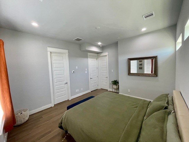 808 Fisher Street, Unit A Houston, TX 77018 - Photo 20 of 33 a bedroom with a bed and a window