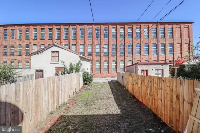 $195,000 | 723 Manchester Street, York, PA 17404