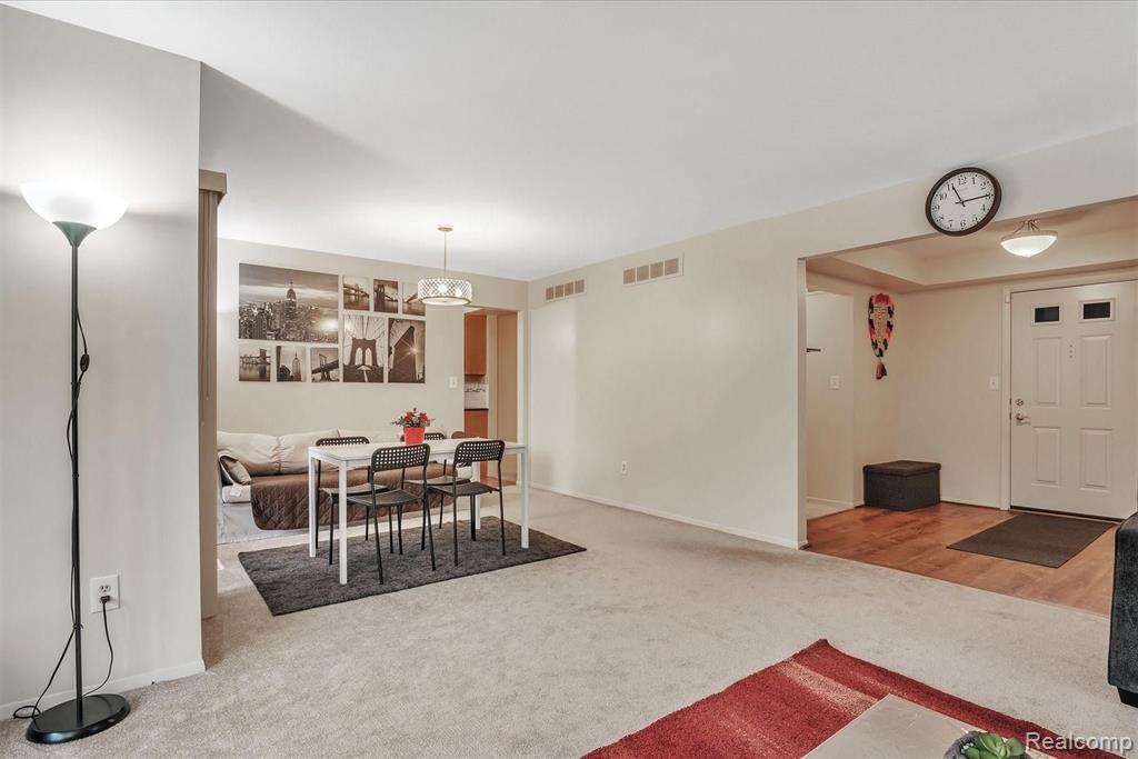 36944 Ridgedale Court, Unit 77 Farmington Hills, MI 48331 - Photo 10 of 38