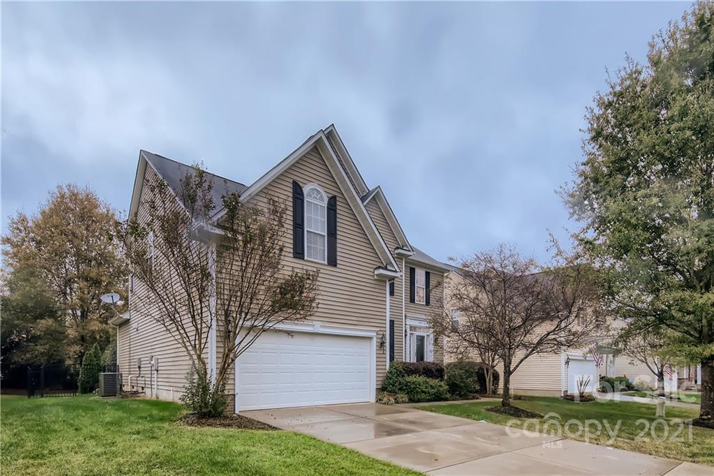 430 Glandon Court Fort Mill, SC 29708 - Photo 2 of 32 Gallery Image 2