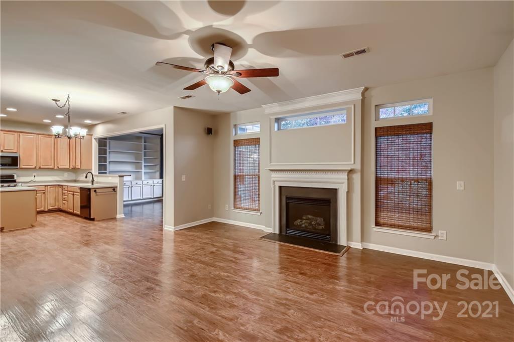430 Glandon Court Fort Mill, SC 29708 - Photo 5 of 32 Gallery Image 5
