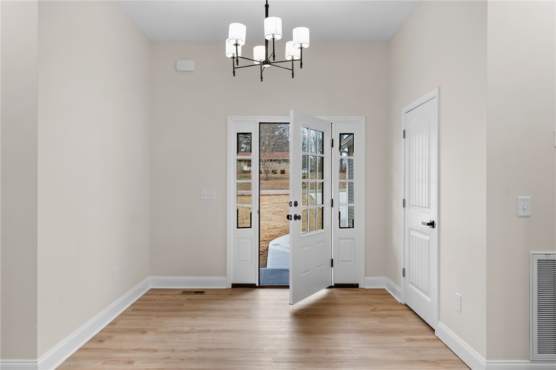333 Lone Oak Road Anderson, SC 29621 - Photo 4 of 36 This bright entry welcomes you with natural light and durable flooring.