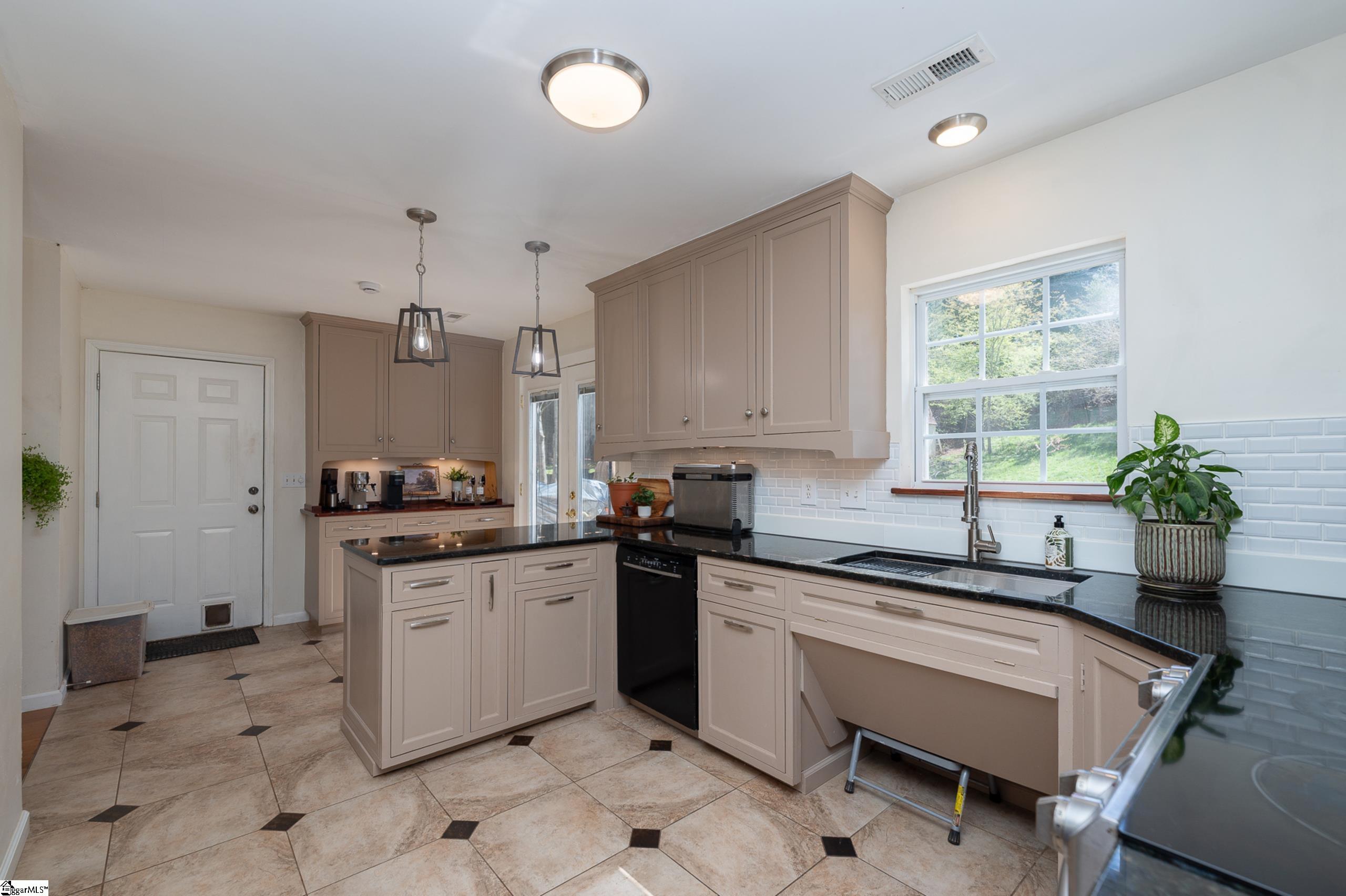 39 Perkins Court Greer, SC 29651 - Photo 12 of 30