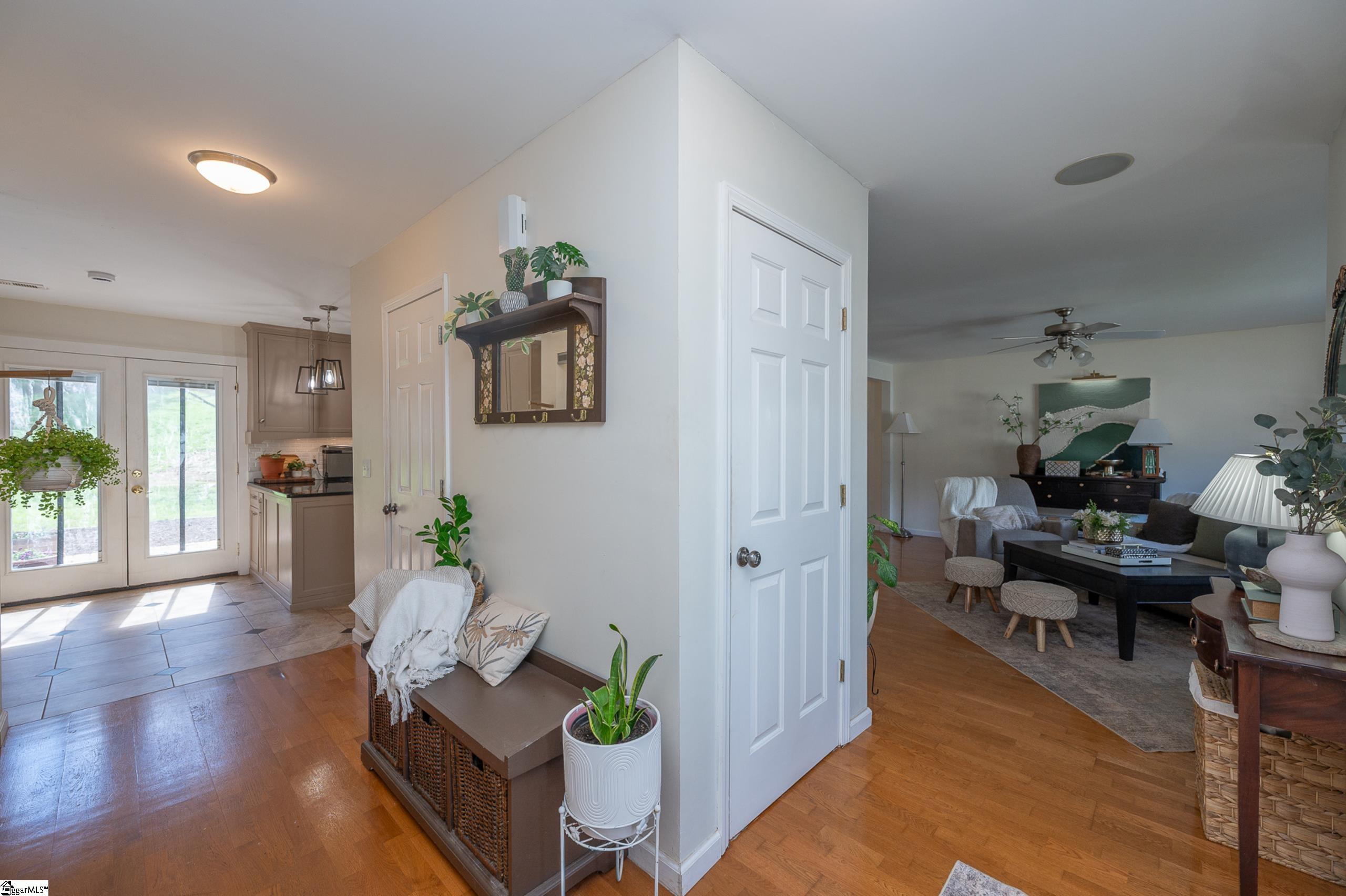 39 Perkins Court Greer, SC 29651 - Photo 4 of 30