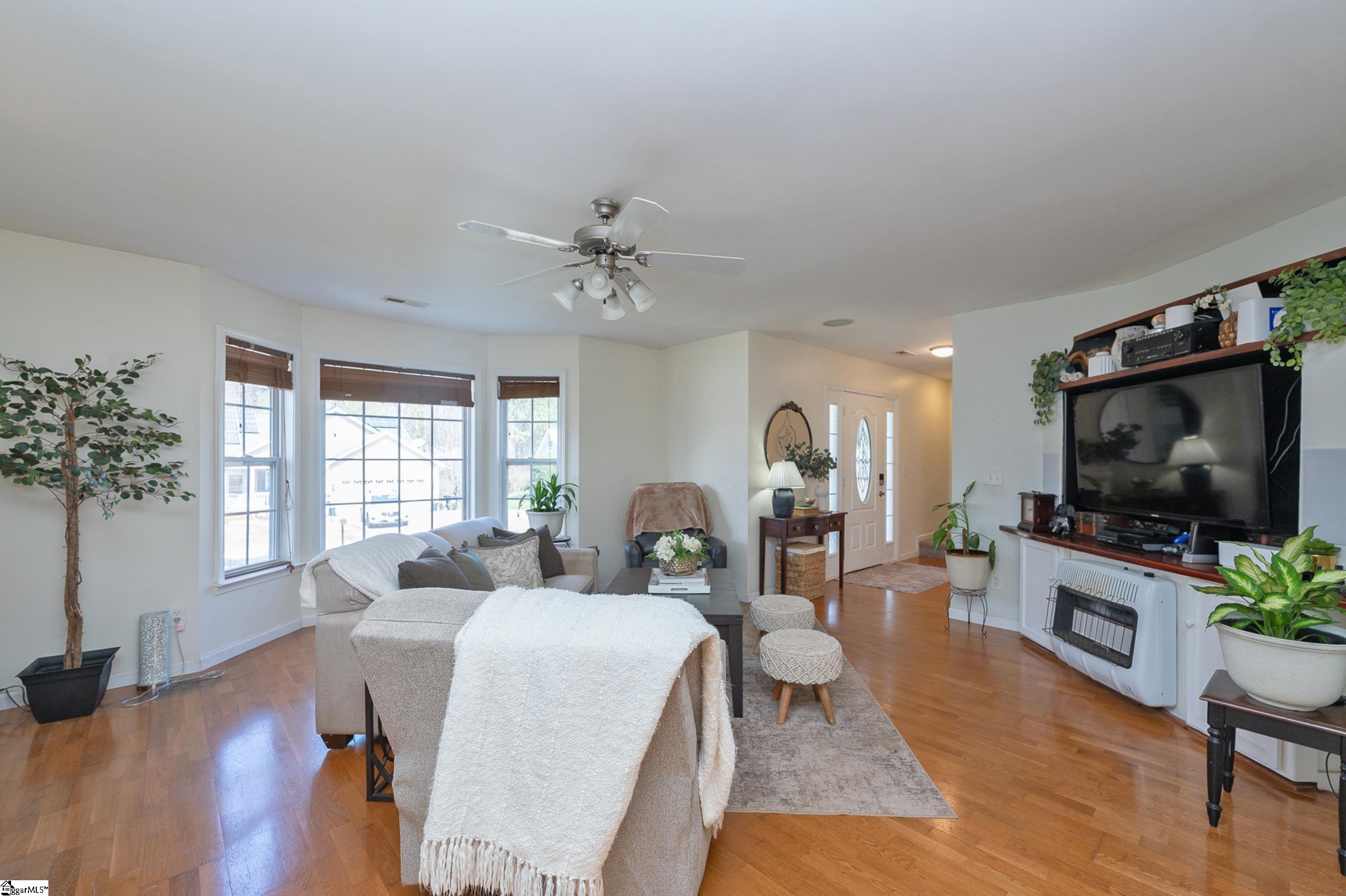 39 Perkins Court Greer, SC 29651 - Photo 5 of 30