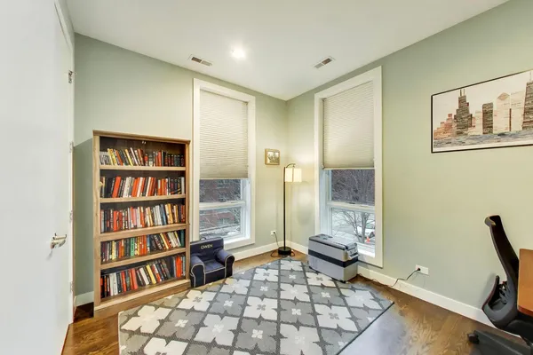 $4,200 | 2817 North Oakley Avenue, Unit 2N, Chicago, IL 60618
