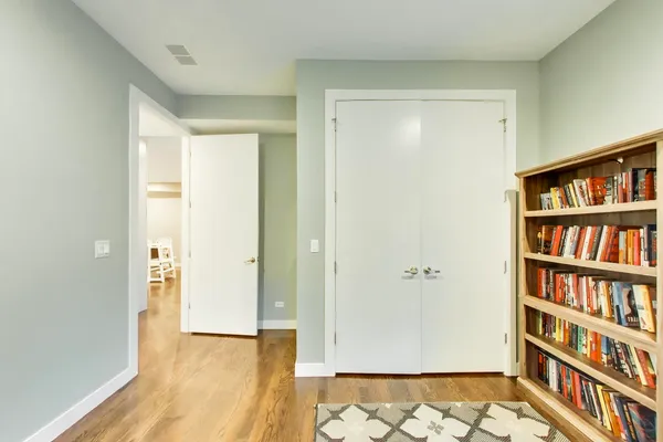 $4,200 | 2817 North Oakley Avenue, Unit 2N, Chicago, IL 60618