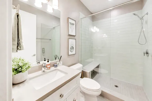 $4,200 | 2817 North Oakley Avenue, Unit 2N, Chicago, IL 60618