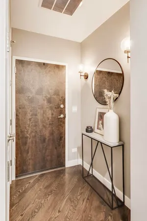 $4,200 | 2817 North Oakley Avenue, Unit 2N, Chicago, IL 60618