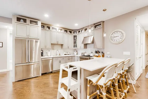 $4,200 | 2817 North Oakley Avenue, Unit 2N, Chicago, IL 60618
