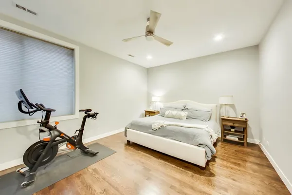 $4,200 | 2817 North Oakley Avenue, Unit 2N, Chicago, IL 60618