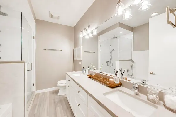 $4,200 | 2817 North Oakley Avenue, Unit 2N, Chicago, IL 60618