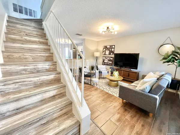 $1,350 | 10254 Dover, Unit 302, San Antonio, TX 78250