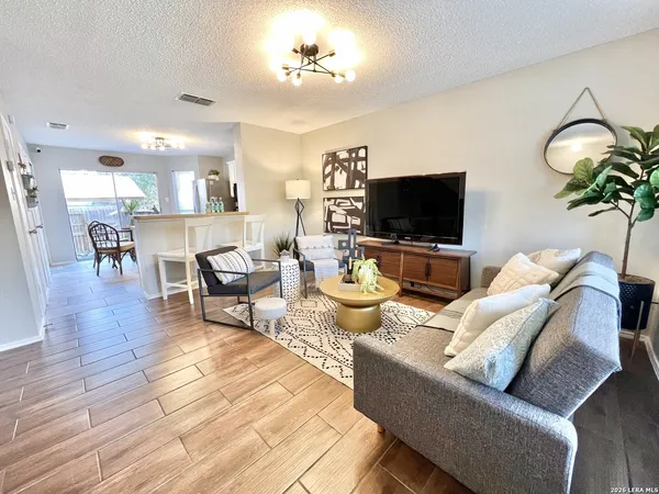 $1,350 | 10254 Dover, Unit 302, San Antonio, TX 78250