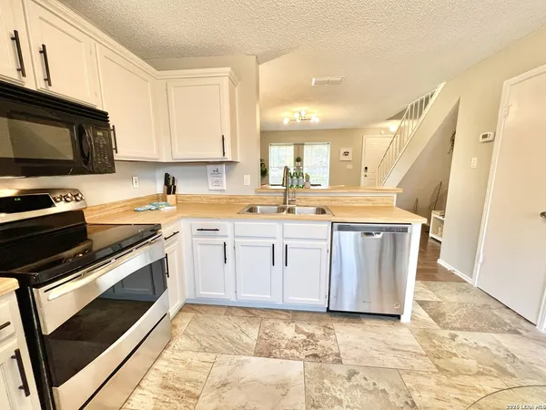 $1,350 | 10254 Dover, Unit 302, San Antonio, TX 78250