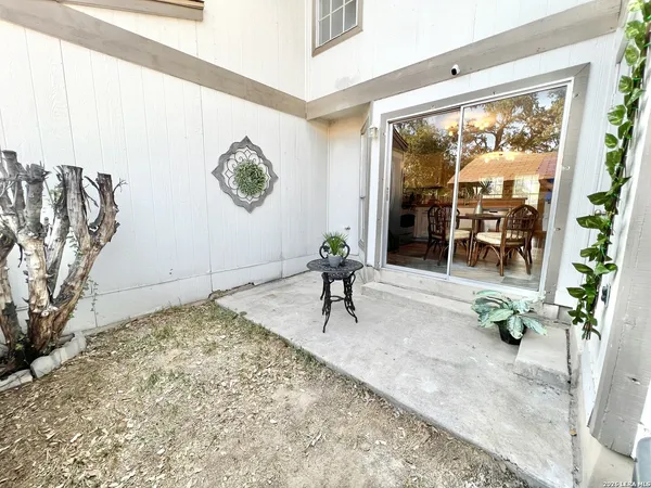 $1,350 | 10254 Dover, Unit 302, San Antonio, TX 78250