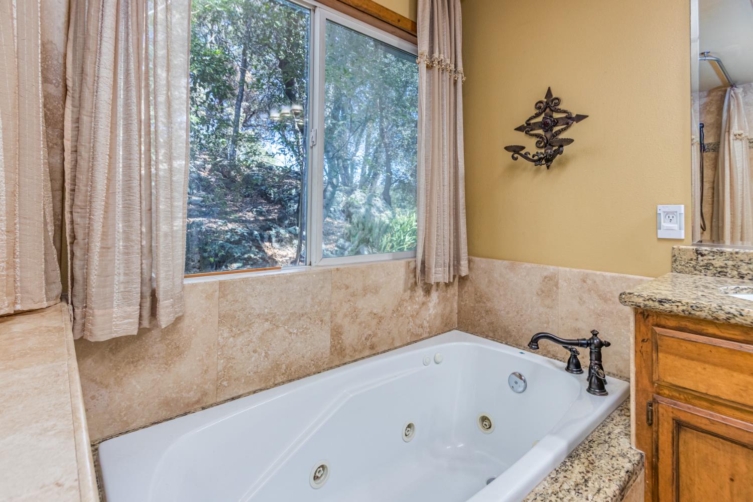 9290 Cramer Road Auburn, CA 95602 - Photo 29 of 67 a bathroom with a tub and shower